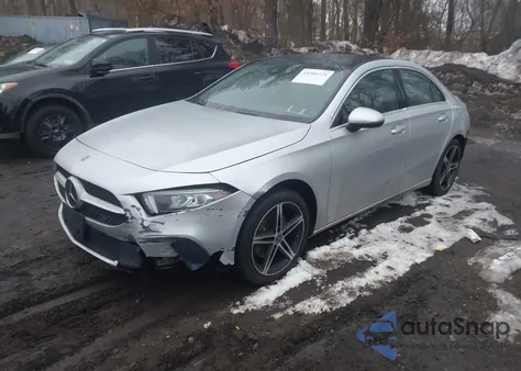 2019 Mercedes-Benz A 220 4Matic z USA, uszkodzony, nr VIN WDD3G4FB9KW009181